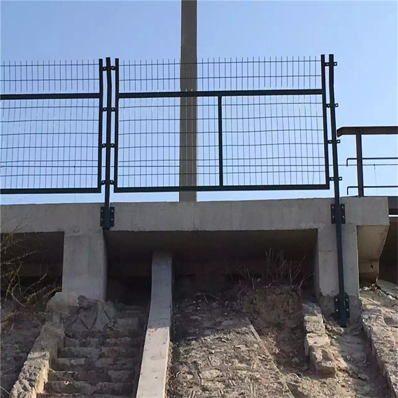 8001型鐵路隔離柵  鐵路沿線隔離網(wǎng)詳細(xì)介紹圖片1