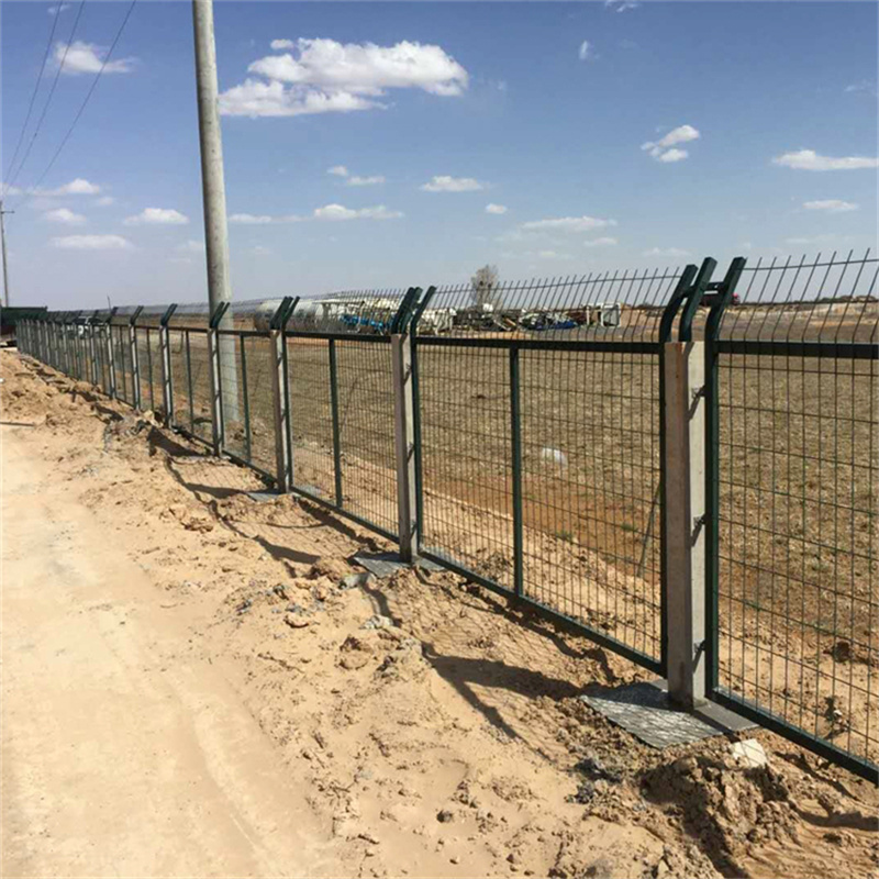 鐵路兩側(cè)防護柵欄圖片1 鐵路兩側(cè)防護柵欄圖片1