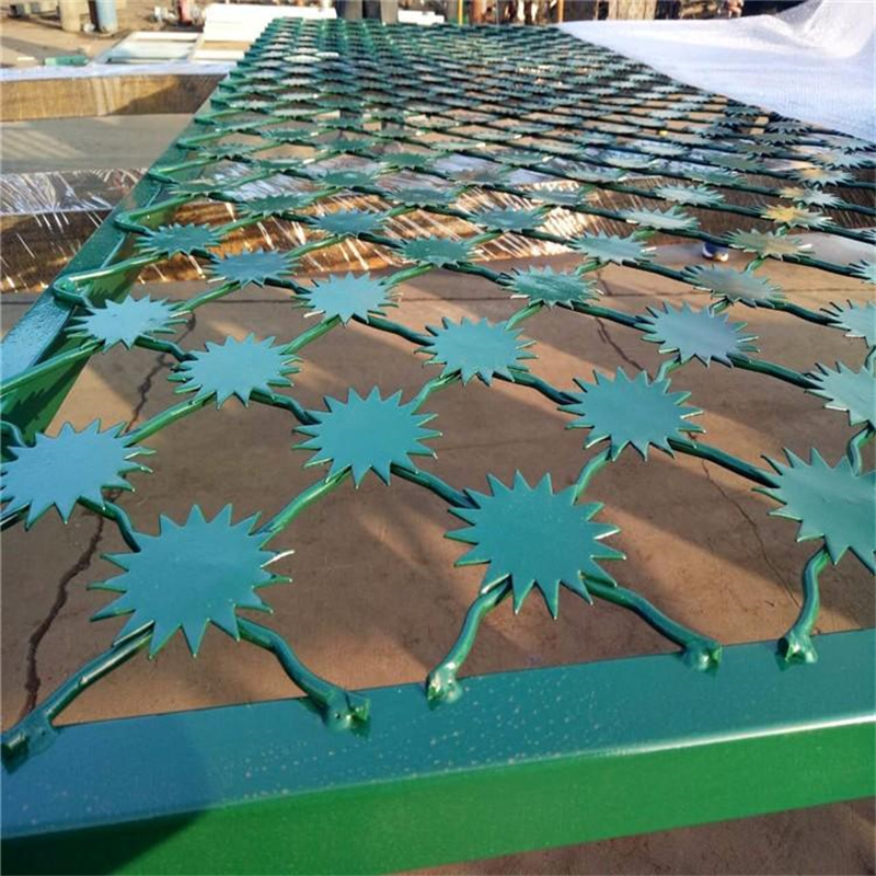 防攀爬梅花刺隔離網圖片3 防攀爬梅花刺隔離網圖片3