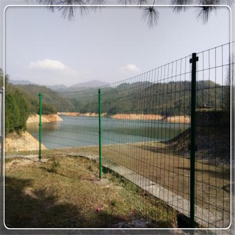 河道兩側隔離網圖片1