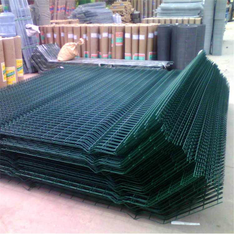 折彎鋼絲圍欄網圖片4 折彎鋼絲圍欄網圖片4