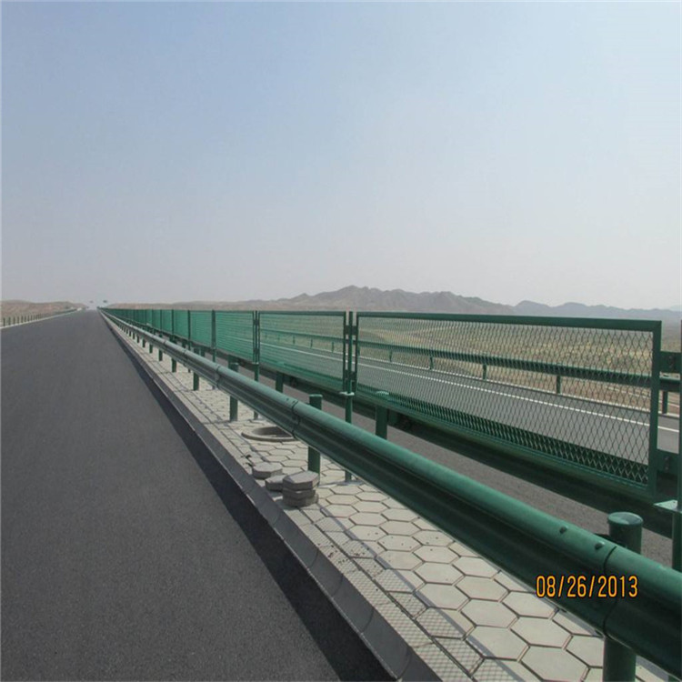 夜間燈光隔離網(wǎng)圖片3 夜間燈光隔離網(wǎng)圖片3