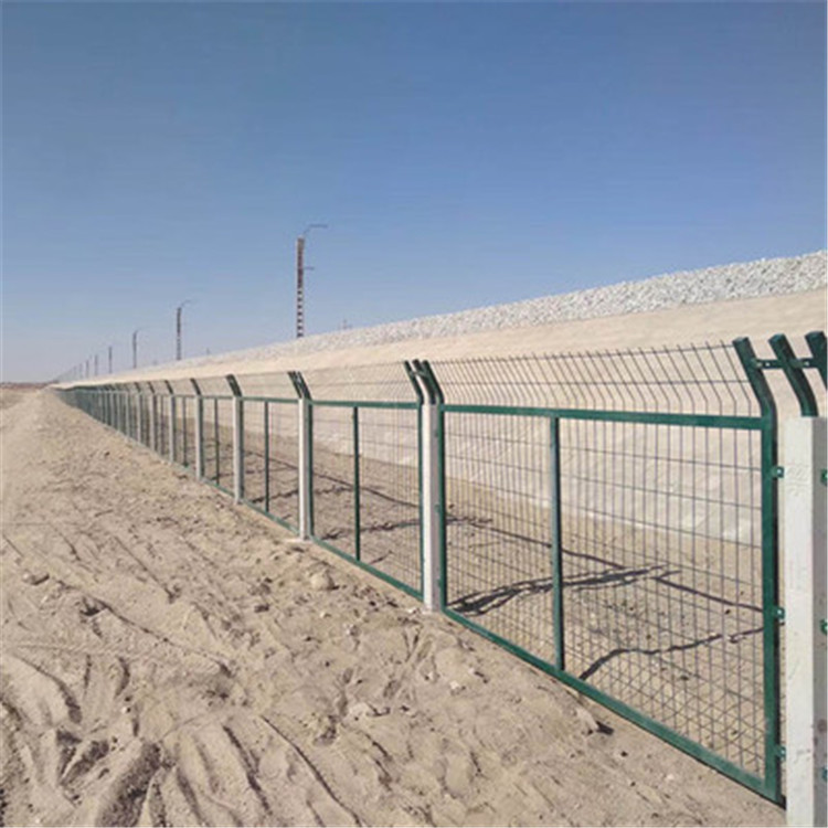 高鐵鐵絲網圍欄圖片3 高鐵鐵絲網圍欄圖片3