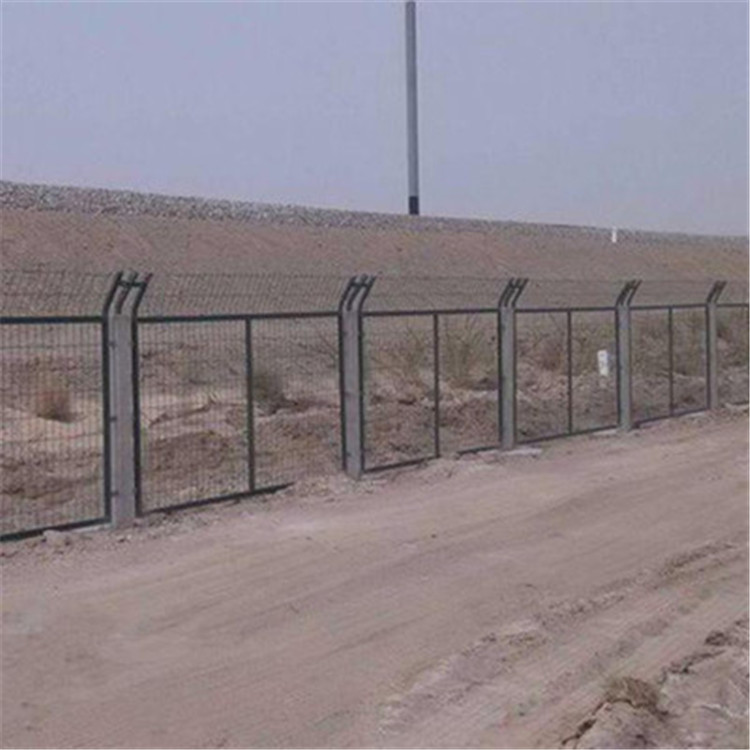 高鐵鐵絲網圍欄圖片4 高鐵鐵絲網圍欄圖片4