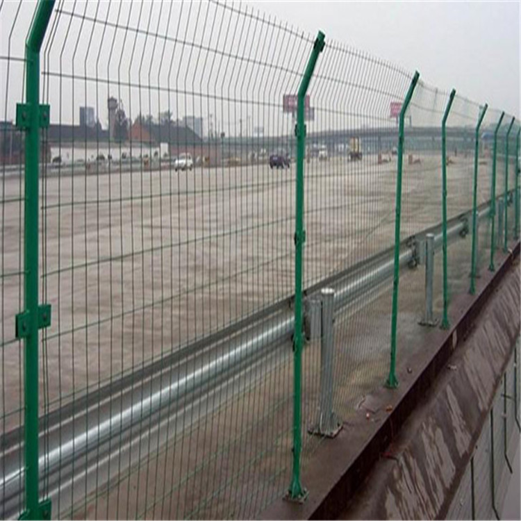 水渠防護(hù)鐵絲網(wǎng)圖片2 水渠防護(hù)鐵絲網(wǎng)圖片2