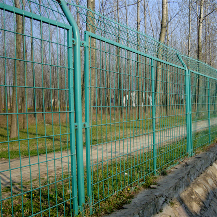 景區(qū)園林隔離網(wǎng)鐵絲網(wǎng)圖片3 景區(qū)園林隔離網(wǎng)鐵絲網(wǎng)圖片3