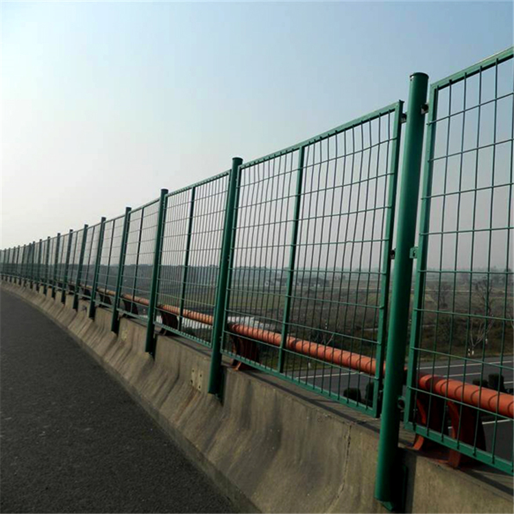 鐵絲網護欄圖片3 鐵絲網護欄圖片3